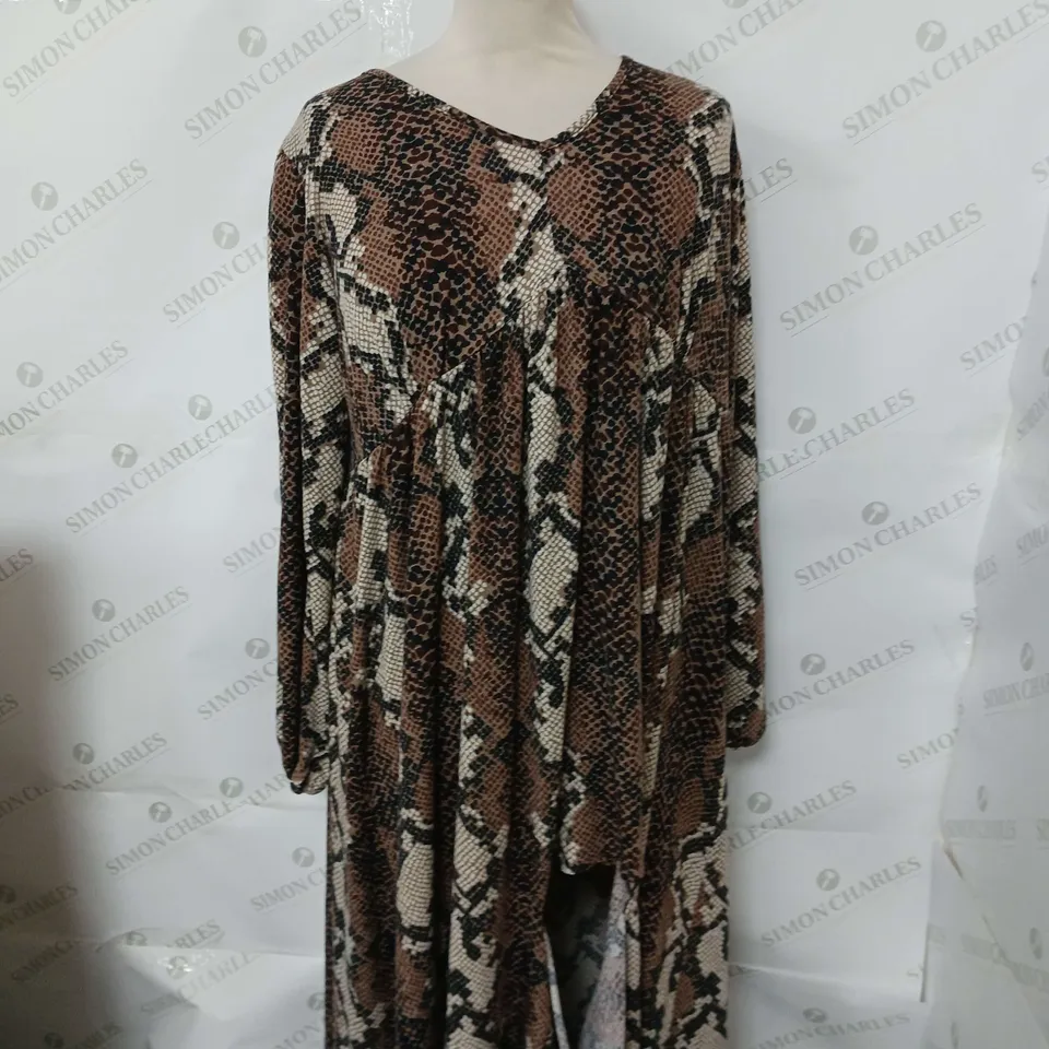 APPROXIMATELY 10 ASSORTED CLOTHING ITEMS TO INCLUDE RUTH LANGFORD CARDIGAN SIZE M, FRANK USHER DRESS SIZE M, WYNNE SWEATER SIZE L, KIM&CO SLEEVELESS TOP SIZE L