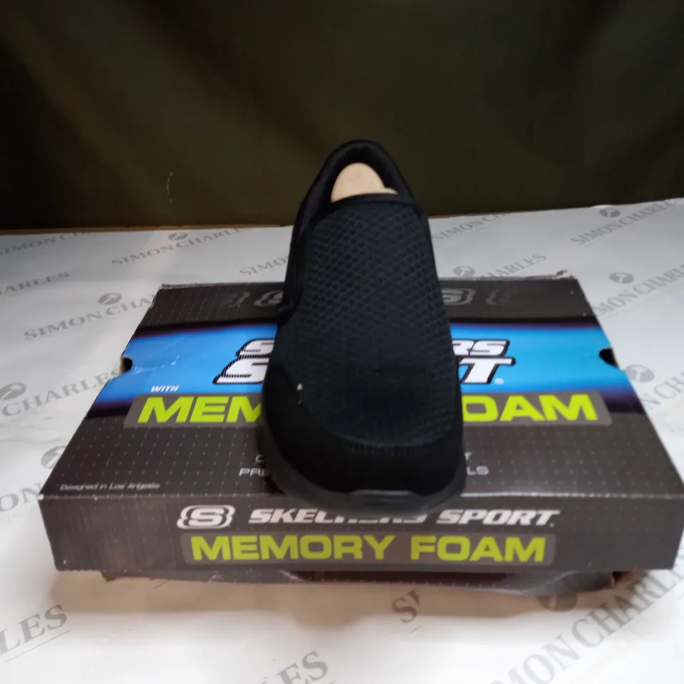 BOXED SKECHERS EQUALIZER PERSISTENT SHOES SIZE 8