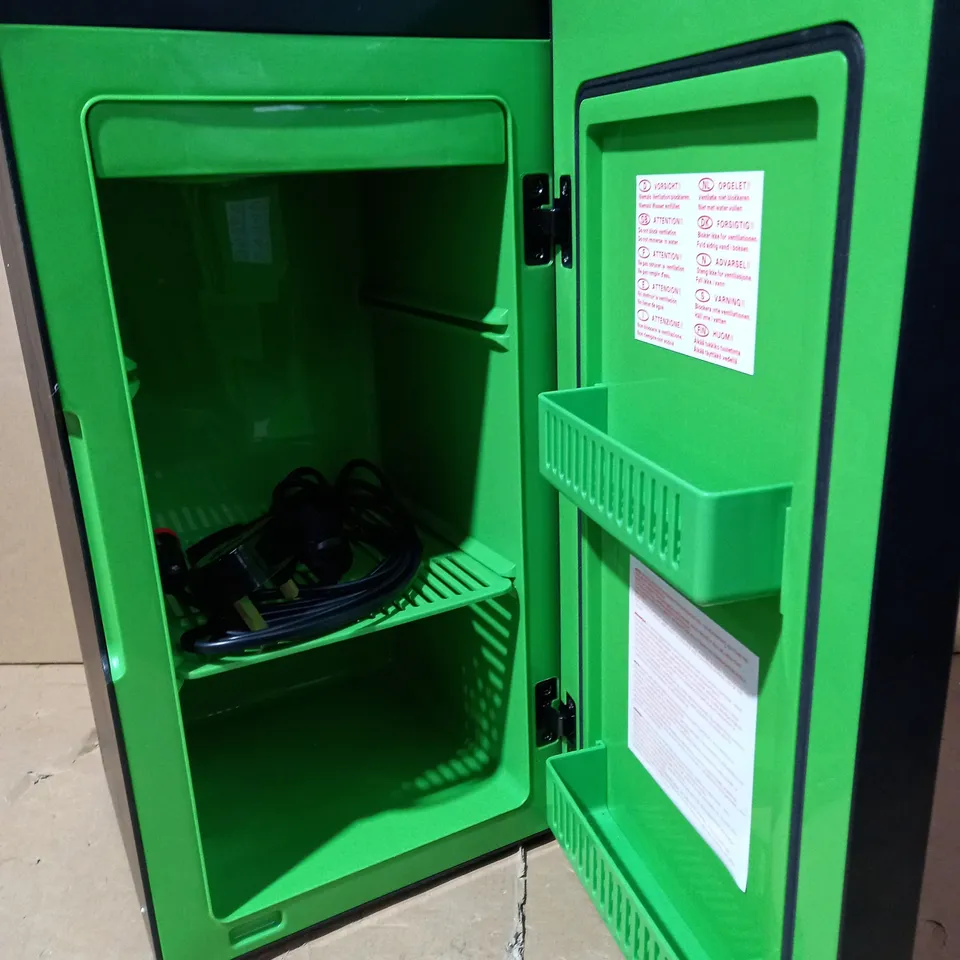 UKONIC XBOX SERIES X REPLICA MINI FRIDGE