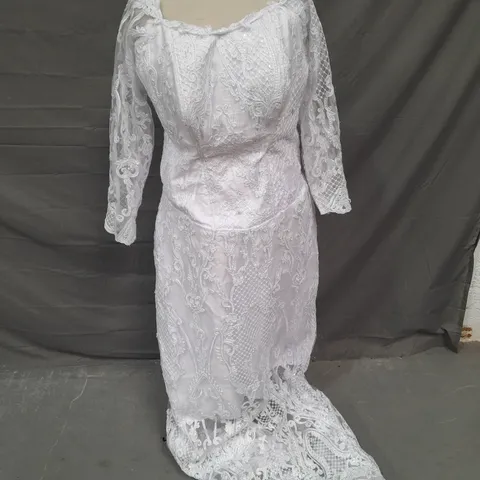 EMBROIDERED CORSET BACK WEDDING DRESS IN WHITE SIZE UNSPECIFIED