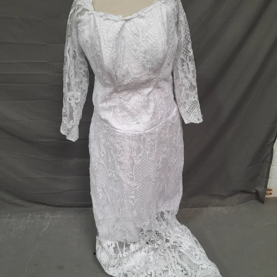 EMBROIDERED CORSET BACK WEDDING DRESS IN WHITE SIZE UNSPECIFIED