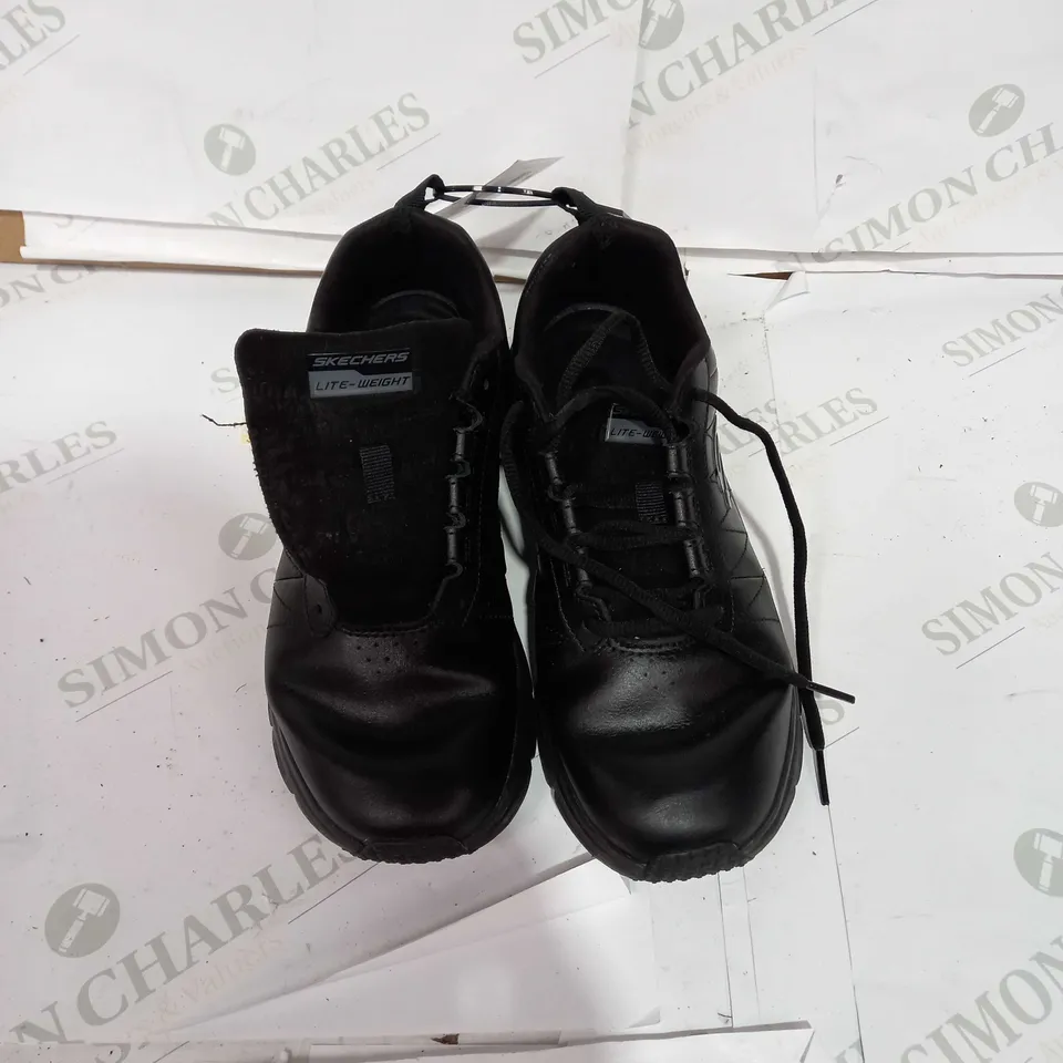 SKECHERS LITE-WEIGHT TRAINER BLACK - SIZE UK 5.5