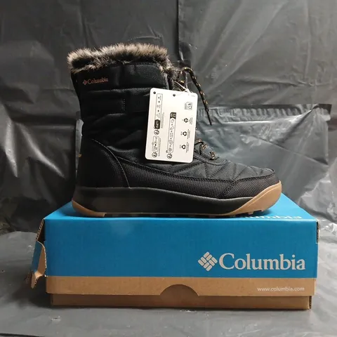 BOXED PAIR OF COLUMBIA ANKLE BOOTS IN BLACK SIZE UK 6.5