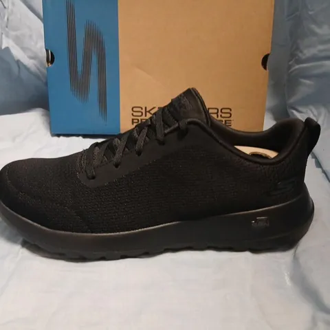 SKECHERS GO WALK MAX MEN'S SHOES – BLACK (BBK), UK 7 (EU 41) – PAIR