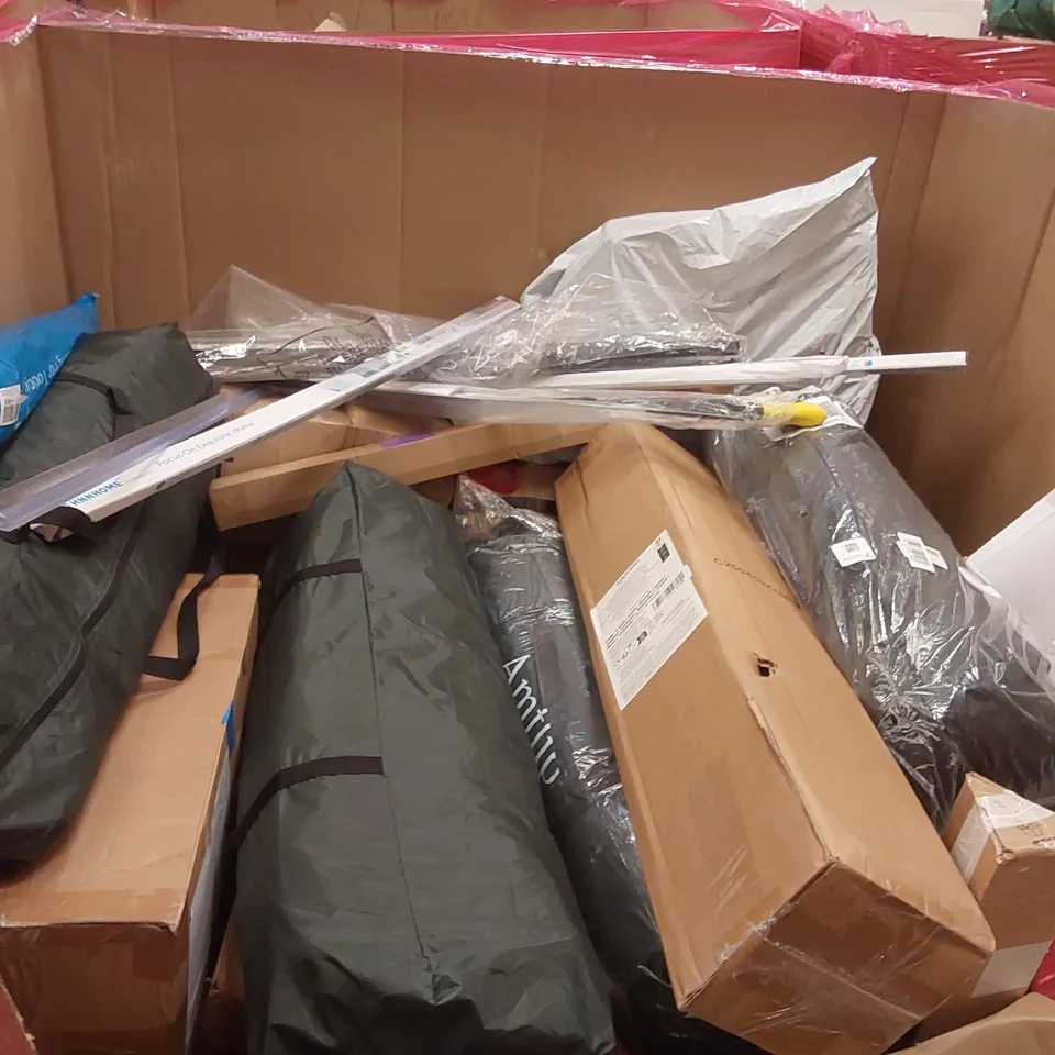 PALLET OF ASSORTED ITEMS INCLUDING: HEIGHT ADJUSTABLE CHILDREN'S CHAIR, OVERSIZED FOLDING CAMPING COT, TABLE EASEL, BABY BOOSTER SEST ECT