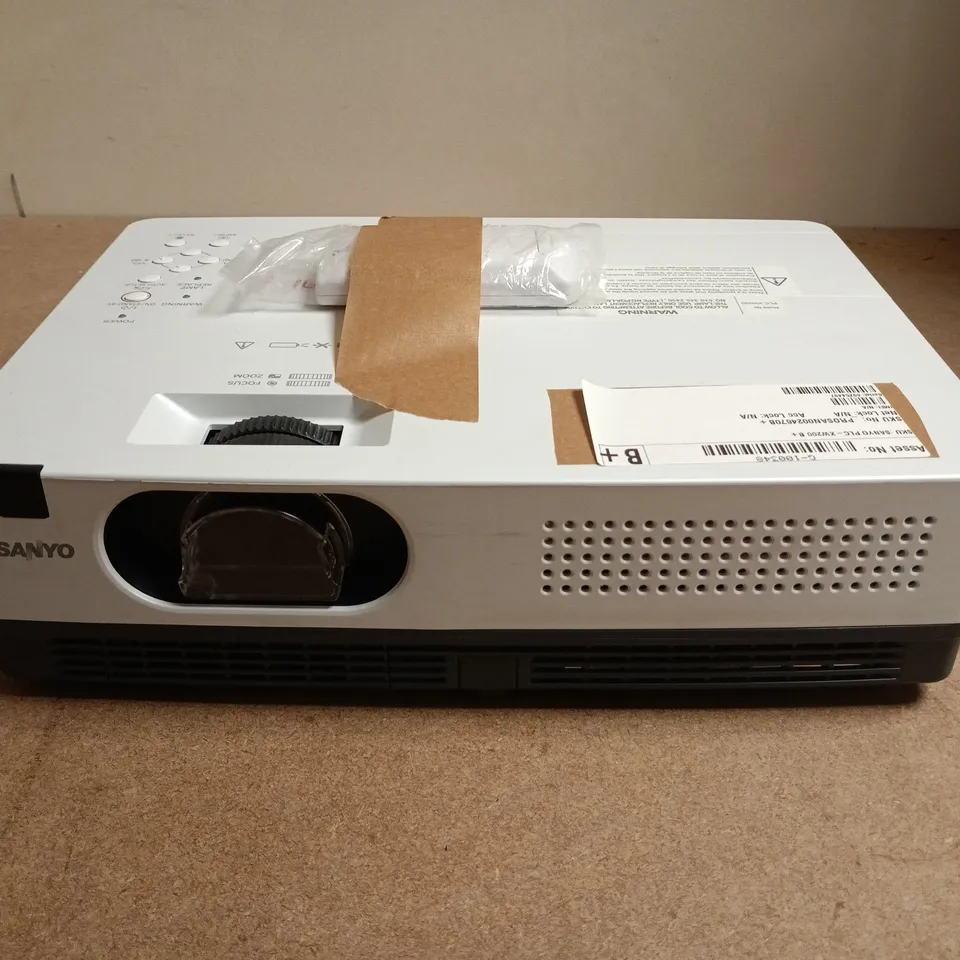 SANYO PROJECTOR