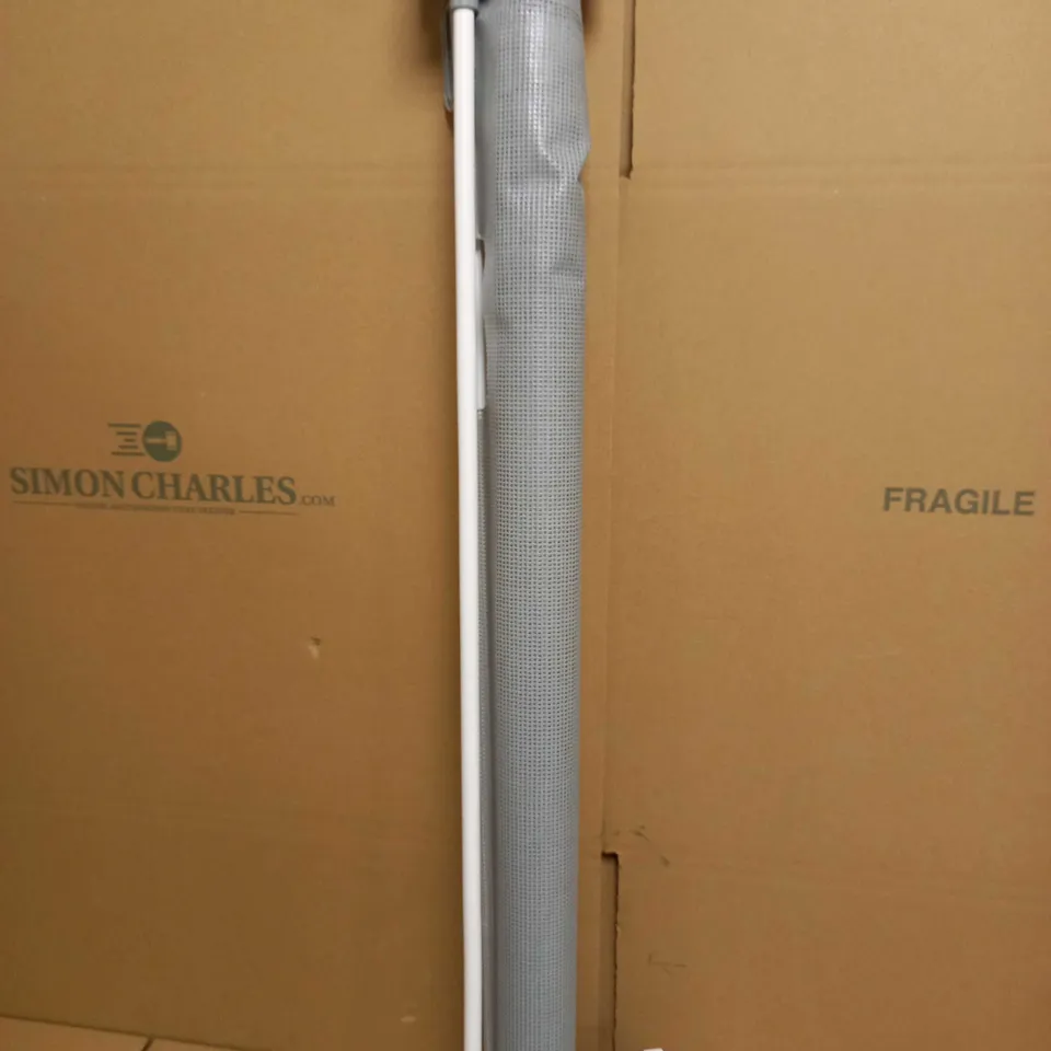 BABY STAIR GATE WITH FIXTURES AND FITTINGS
