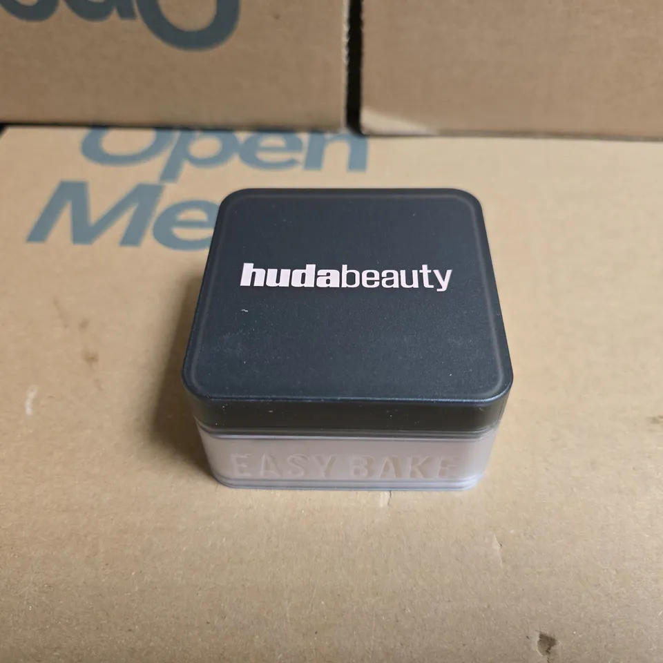 HUDABEAUTY EASY BAKE LOOSE SETTING POWDER – CUPCAKE 