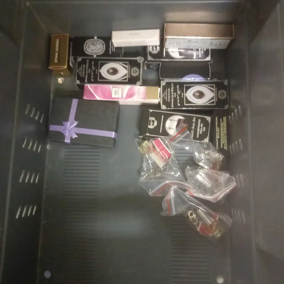 BOX OF APPROX 20 ASSORTED BOXED MINIATURE FRAGRANCES TO INCLUDE - DIOR MISS DIOR - MOSCHINO TOY BOY - DAISY MARC JACOBS - ETC