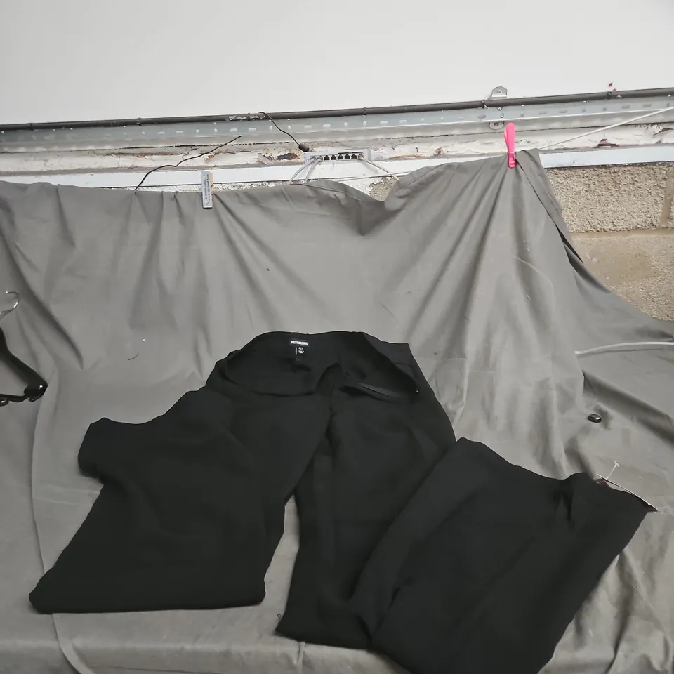 PRETTYLITTLETHING BLACK WOMEN'S TROUSERS, UK 6 (EU 34) – PLT