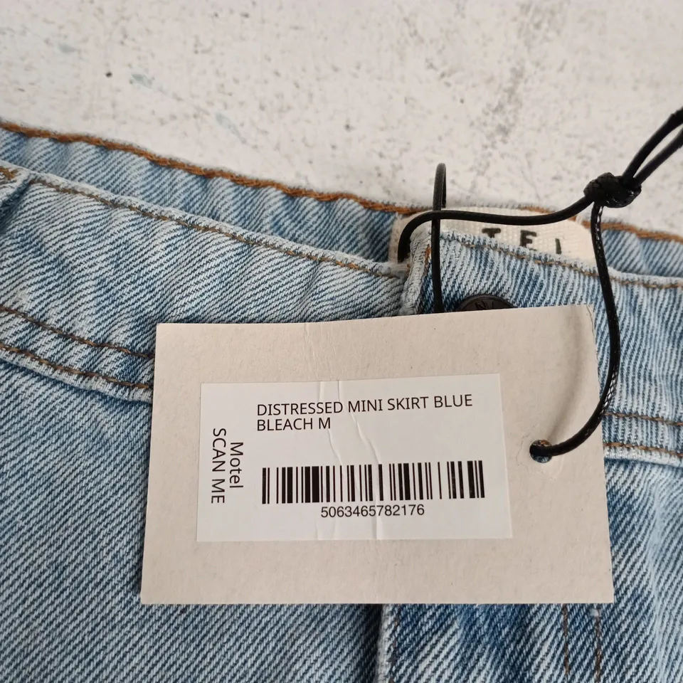 MOTEL DENIM DISTRESSED MINI SKIRT – BLUE BLEACH, SIZE M
