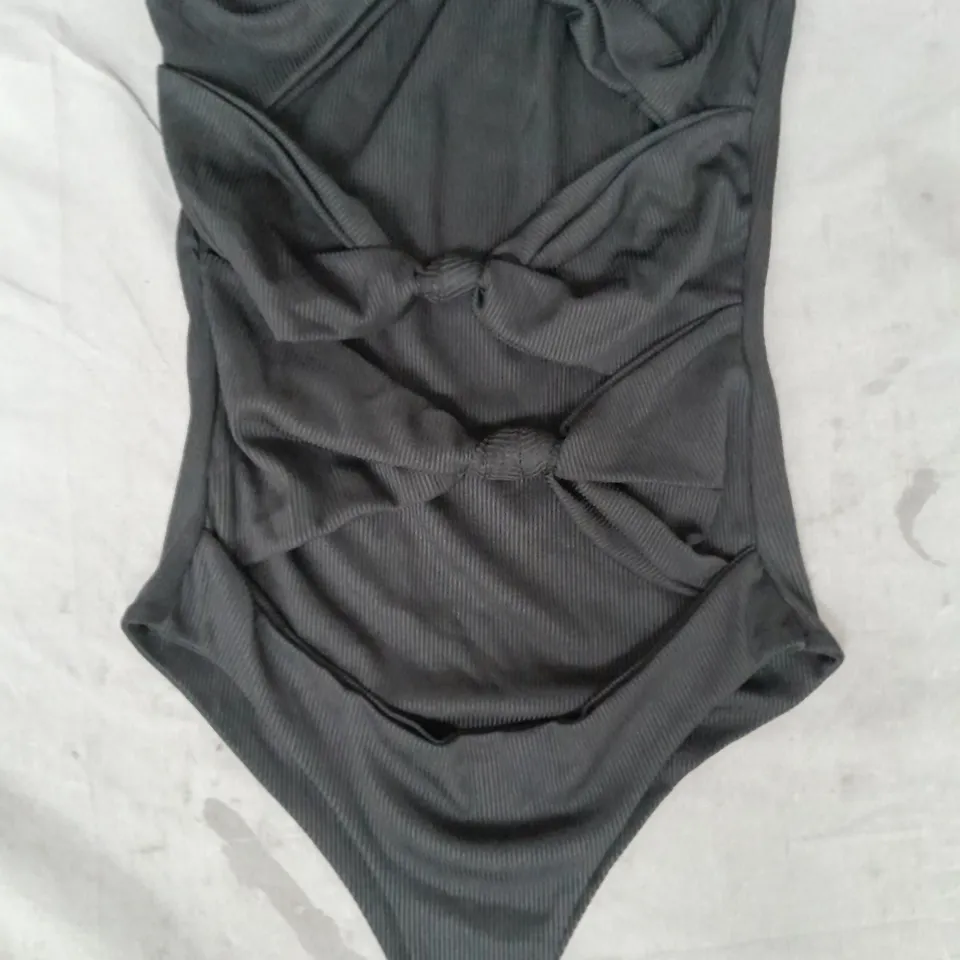 STYLEWISE ONEPIECE SWIMSUIT IN BLACK SIZE 8