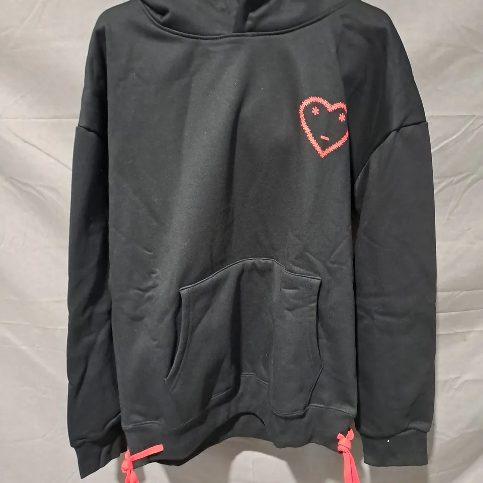 CARSICKO CSO X DND SIGNATURE HOODIE  IN BLACK/RED SIZE M