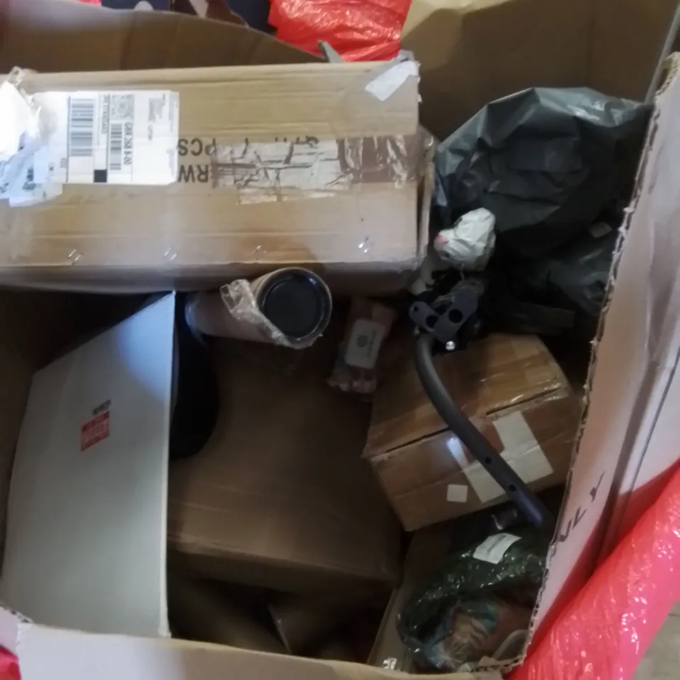 PALLET CONTAINING ASSORTED HOUSEHOLD & HOME IMPROVEMENT PRODUCTS. INCLUDES WALL MIRRORS, DOOR MAT, INSECT KILLER UNIT, TOILET SEAT, BADMINTON SET ETC