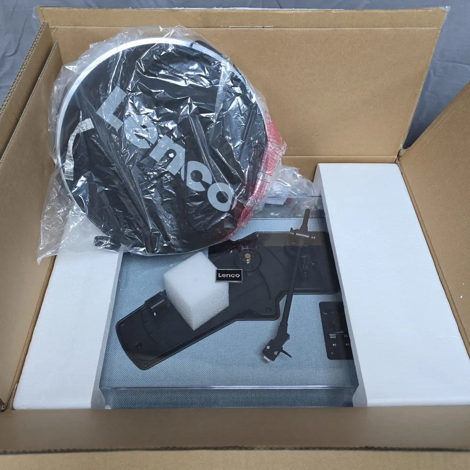 BOXED LENCO LS-440 TURNTABLE WITH BUILT-IN BLUETOOTH