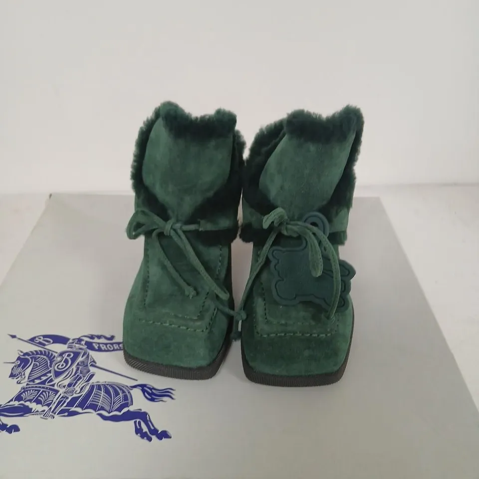 BURBERRY GREEN SUEDE FUR-LINED BOOTS – WOMEN'S, UK 2 (EU 35)