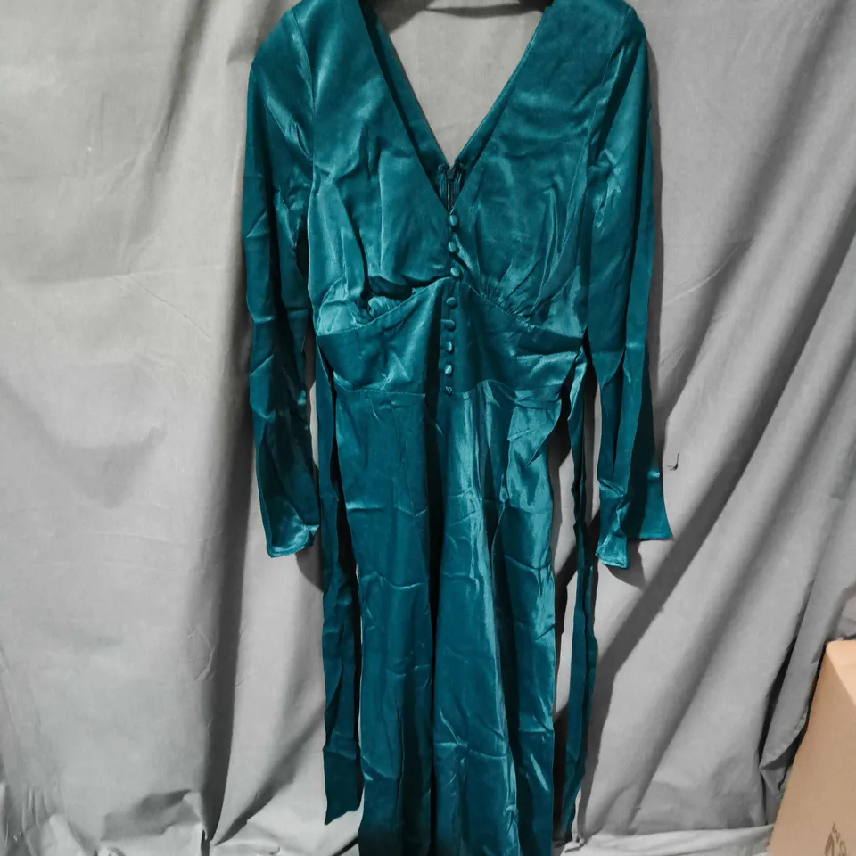 NOBODYS CHILD STELLA MIDI DRESS PLAIN IN GREEN - UK 12