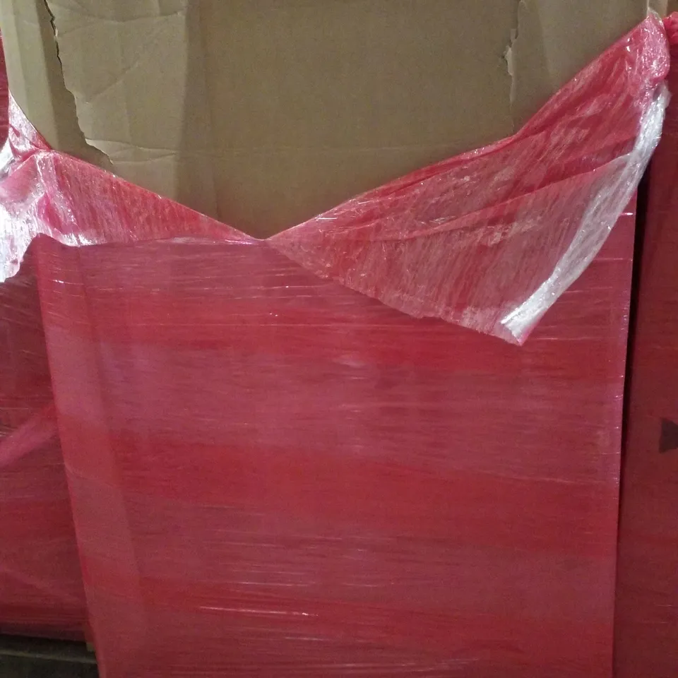 PALLET CONTAINING ASSORTED PRODUCTS INCLUDING PLAYPEN, RETRACTABLE SAFTEY GATE, SPRAY PAINTING CLOTHES HANGER & FENCING