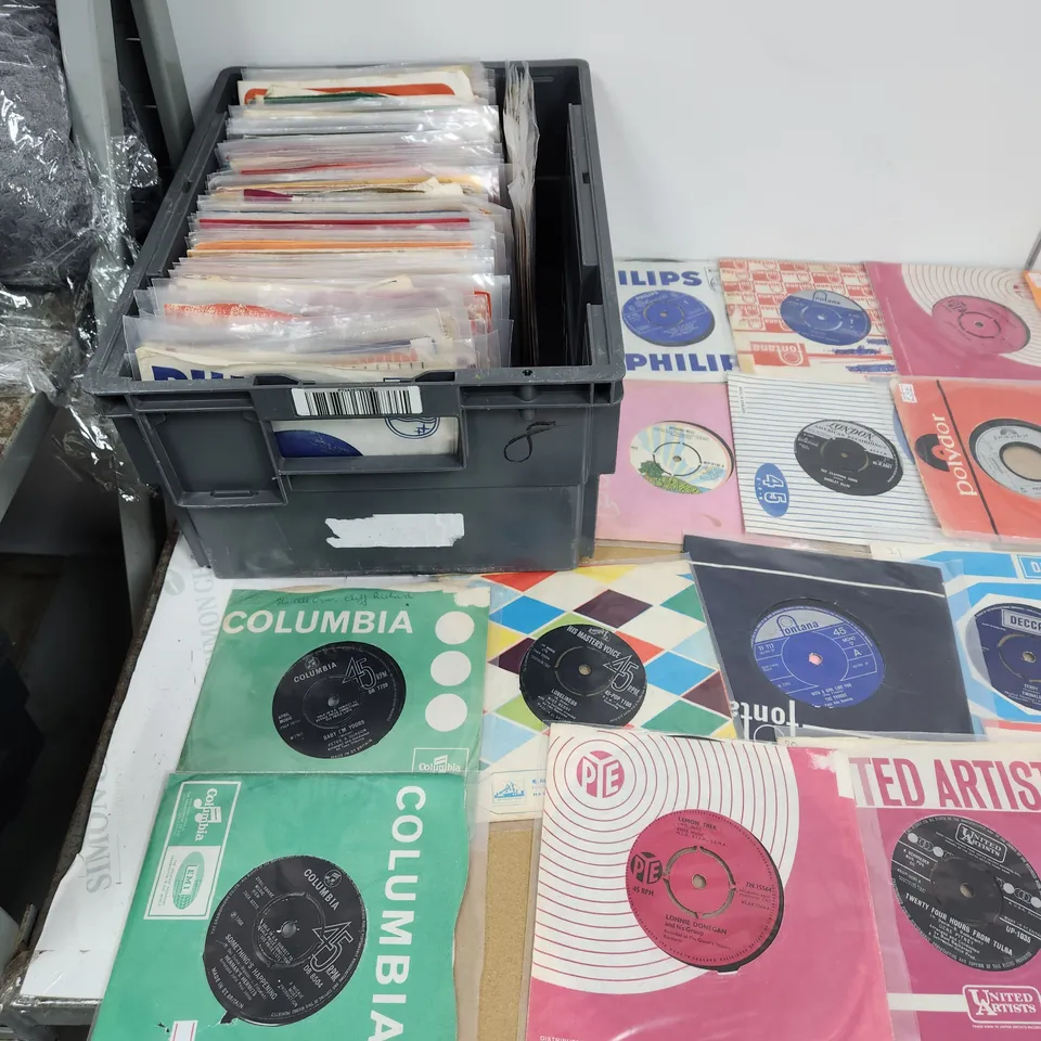 A COLLECTION OF VINYL SINGLES SINGLES