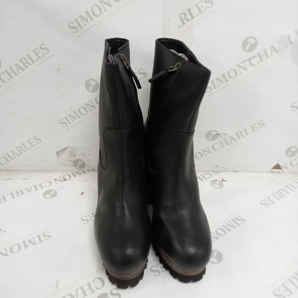 4 BOXED PAIR OF SILENCE+NOISE WOOD BOTTOM LEATHER BOOTS TO INCLUDE SIZES 8, 9