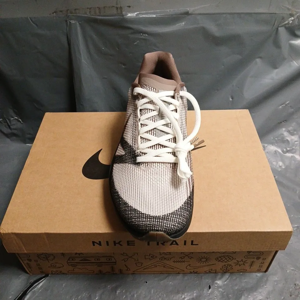 BOXED PAIR OF NIKE TERRA KIGER 10 TRAINERS - 7.5