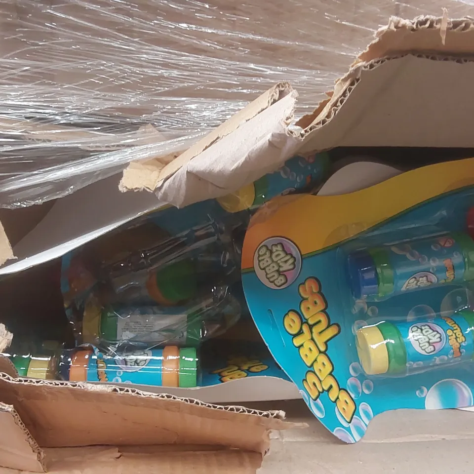 PALLET CONTAINING A VERY LARGE QUANTITY OF ASSORTED ITEMS INCLUDING: CHRISTMAS LIGHT UP PARCELS, BUBBLE KIDZ BUBBLE TUBS ECT