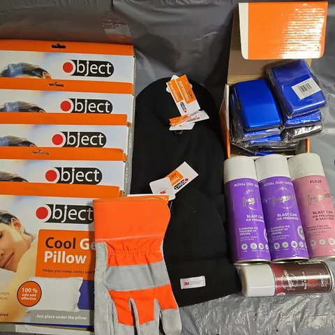 LOT OF APPROXIMATELY 30 ASSORTED ITEMS TO INCLUDE OBJECT COOL GEL PILLOWS, THINSULATE BEANIE HATS, CREDIT CARD WALLETS AND AIR FRESHENER