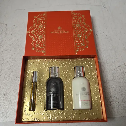 MOLTON BROWN FIERY PINK PEPPER GIFT SET – LONDON, 3-PIECE BATH & BODY