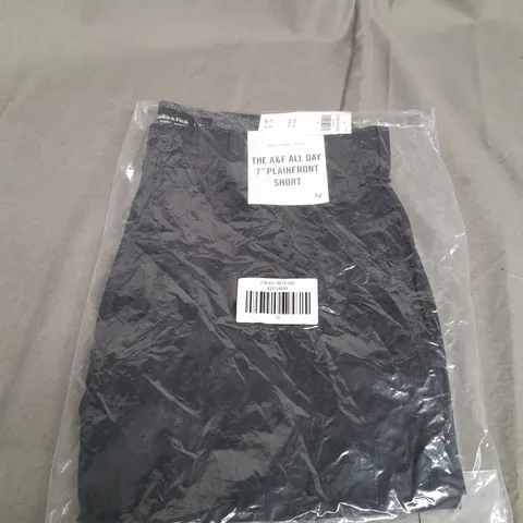 SEALED ABERCROMBIE & FITCH 7 PLAINFRONT SHORTS IN NAVY - SIZE 32