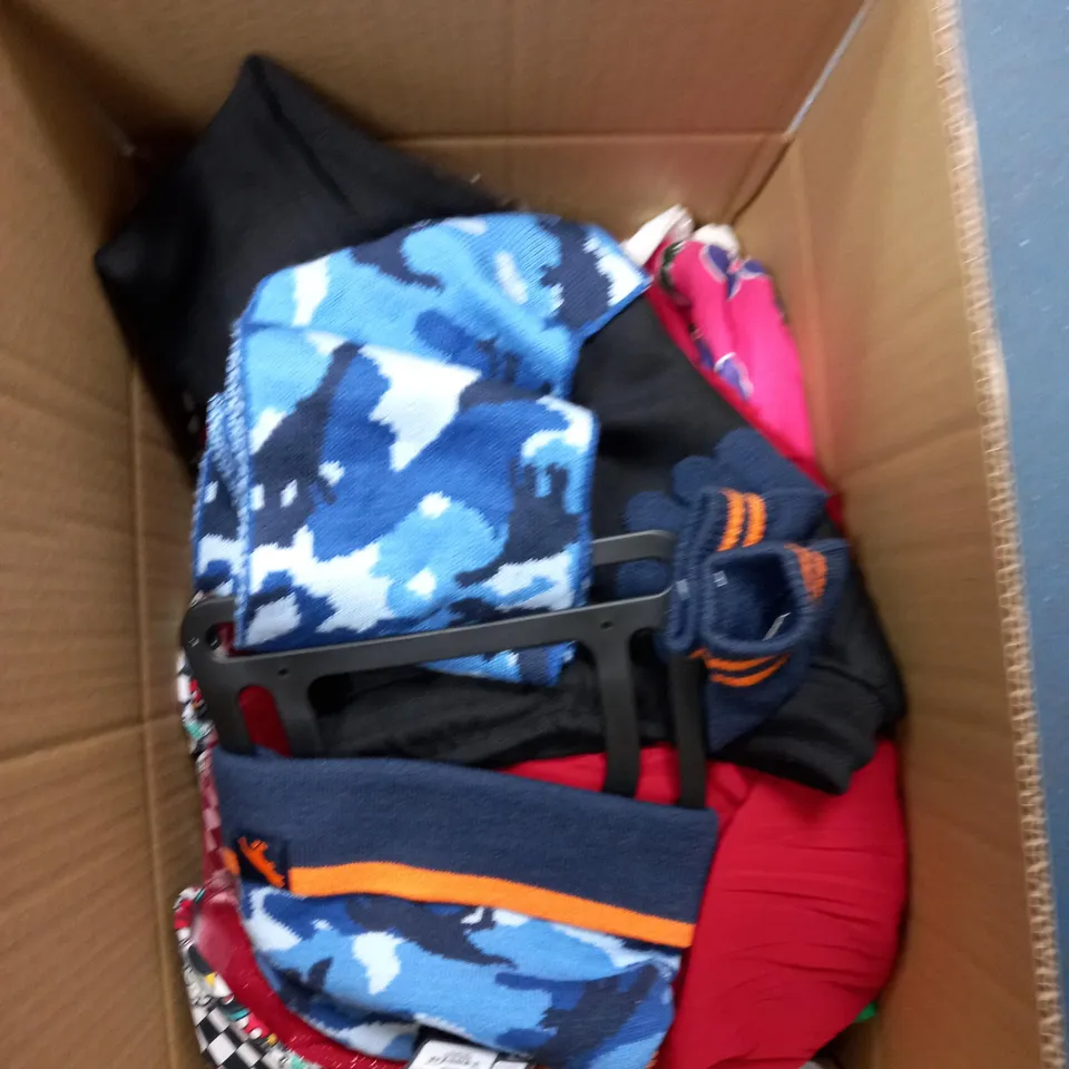 MEDIUM  BOX OF ASSORTED KIDS CLOTHING ITEMS TO INCLUDE BAGS, BABY GROWS AND DRESSES