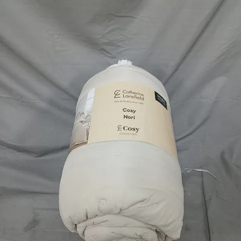 BOX OF APPROXIMATELY 5 CATHERINE LANSFIELD BEDDING PRODUCTS(ASSORTED COLORS AND SIZES) TO INCLUDE: COSY NORI AND QUILTED BEDSPREAD