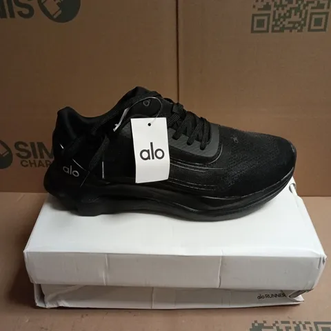 BOXED PAIR OF ALO RUNNER TRAINERS IN BLACK - 9.5