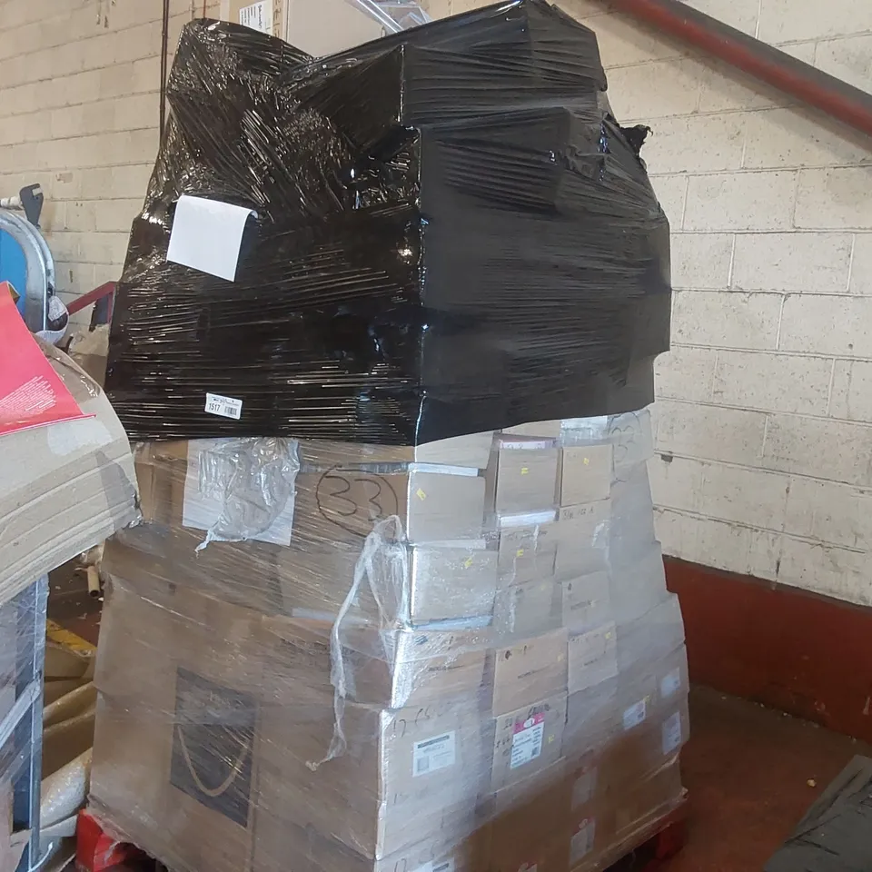 PALLET CONTAINING LARGE QUANTITY OF ASSORTED GREETINGS CARDS