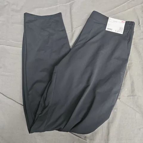 UNIQLO MEN'S ULTRA STRETCH ACTIVE TAPERED PANTS β BLACK, UK L (WAIST 33-36 IN)