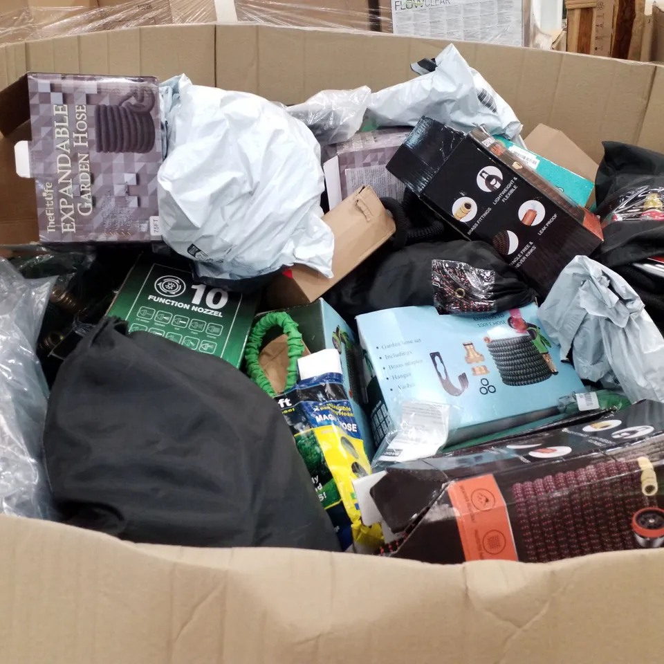 PALLET OF ASSORTED GARDEN HOSES 