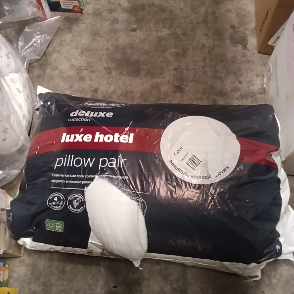 SILENTNIGHT DELUXE PILLOW PAIR - LUXE HOTEL