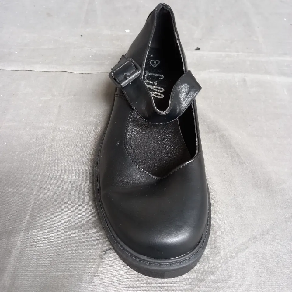 BOX OF 7 PAIRS OF GIRLS SCHOOL SHOES IN BLACK- VARIOUS SIZES