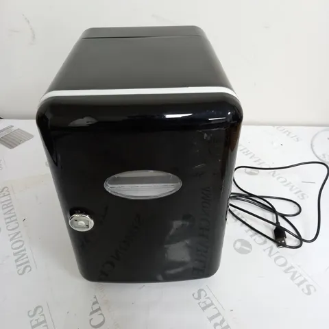 SO CHILL MINI FRIDGE BLACK
