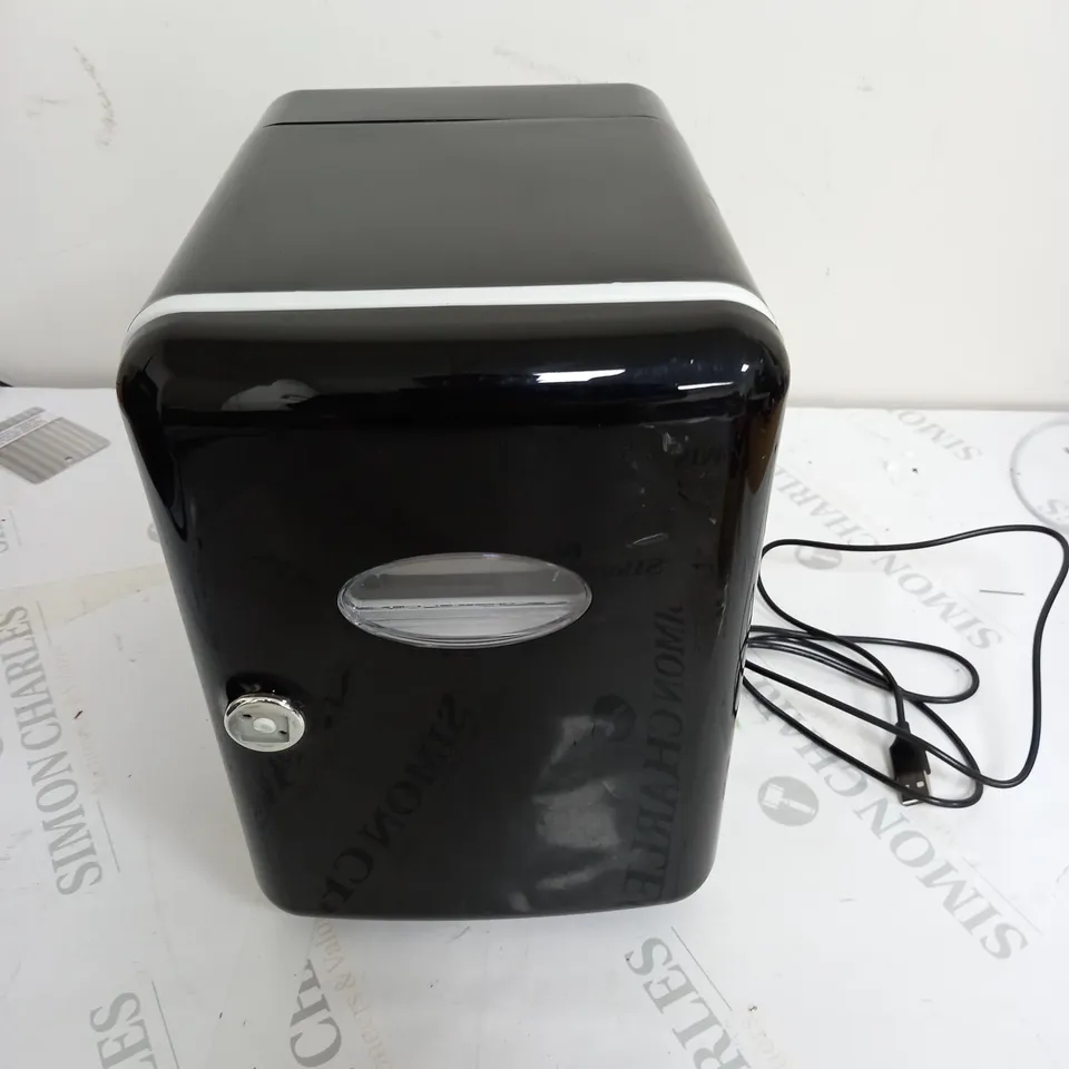 SO CHILL MINI FRIDGE BLACK RRP £44.99