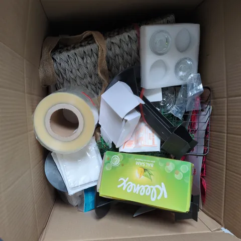 BOC OF APPROXIMATELY 12 ASSORTED ITEMS TO INCLUDE: PHOTO ALBUM 