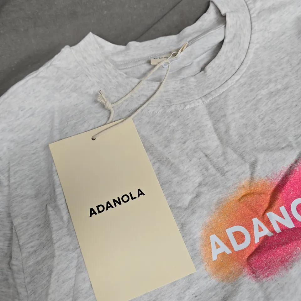 ADANOLA DISTANCE SHORT SLEEVE OVERSIZED T-SHIRT IN LIGHT MELANGE GREY - LARGE