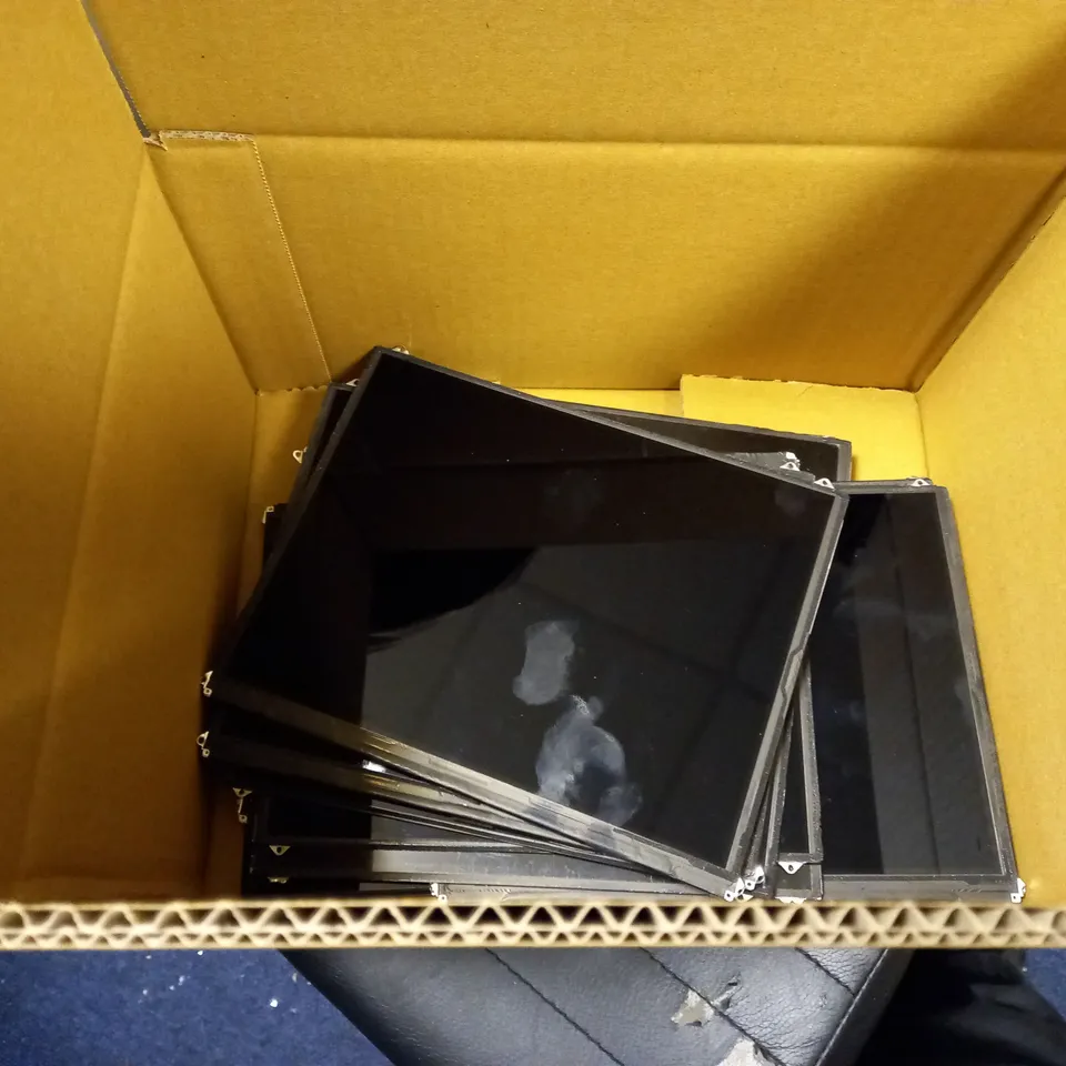 LOT OF APPROXIMATELY 10 ASSORTED REPLACEMENT LCD SCREENS TO INCLUDE LP097X02(SL)(Q2) REPLACEMENT LCD SCREEN, LG-PHILIPS LP097X02(SL)(QE) REPLACEMENT SCREEN, ORIGINAL 9.7INCH LCD SCREEN, ETC