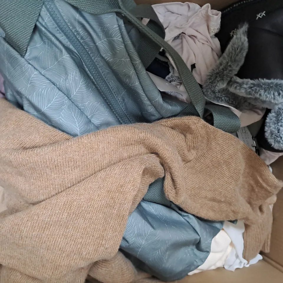 BOX OF APPROXIMATELY 10 ASSORTED HOUSEHOLD, FOOTWEAR, AND CLOTHING ITEMS IN VARIOUS STYLES, SIZES, AND COLOURS