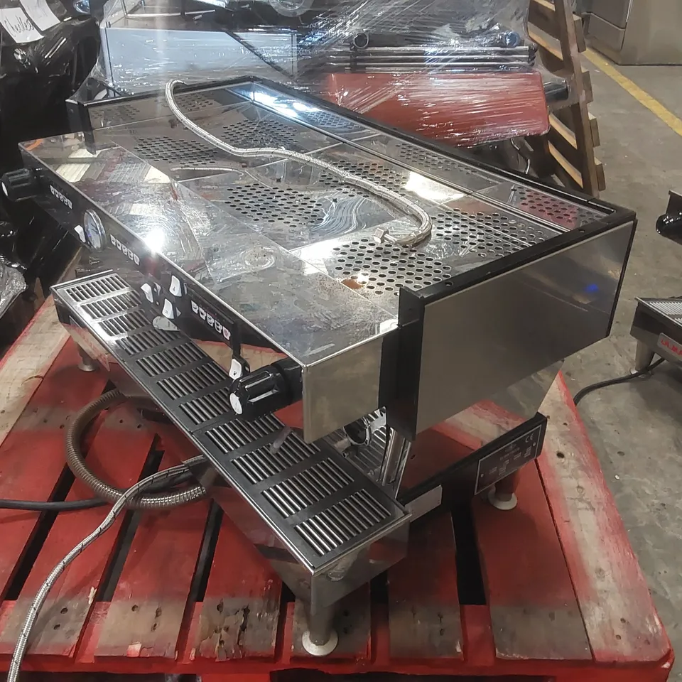 LA MARZOCCO 3 GROUP COMMERCIAL COFFEE MACHINE