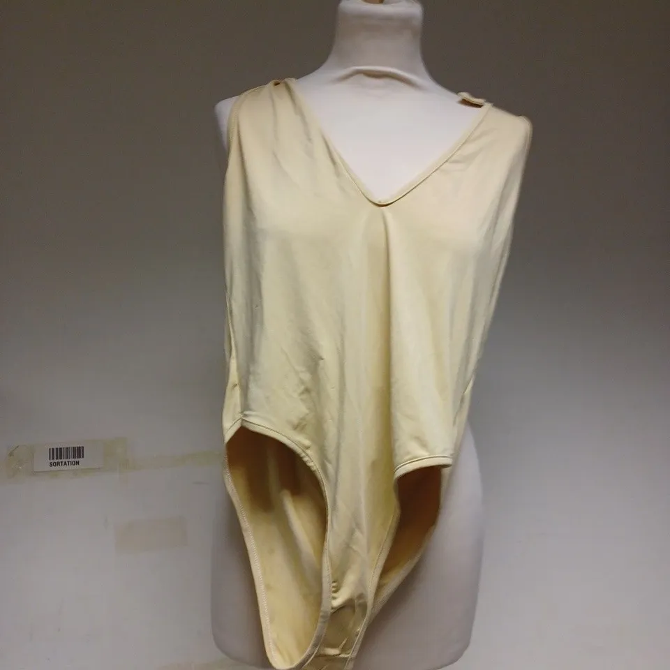 BOX TO CONTAIN 5 X ASSORTED MIRROR IMAGE WOMEN'S SWIMWEAR ITEMS // SIZE: 12