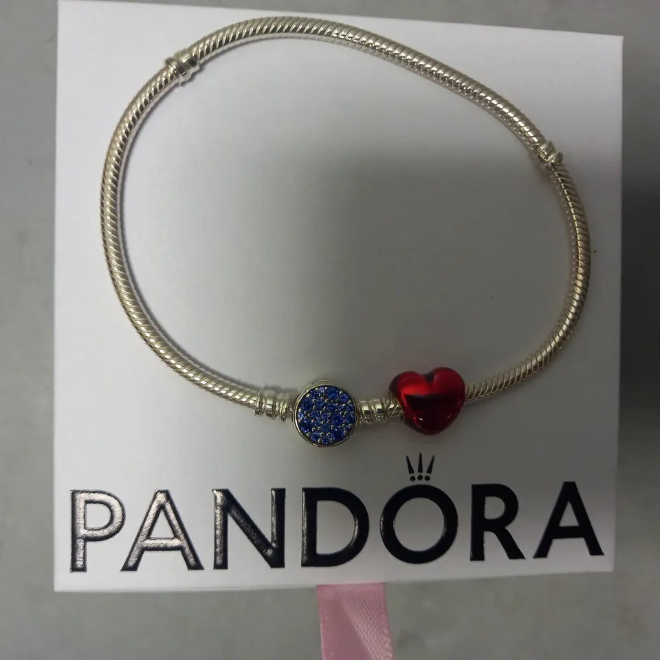 BOXED PANDORA BRACELET W. HEART CHARM