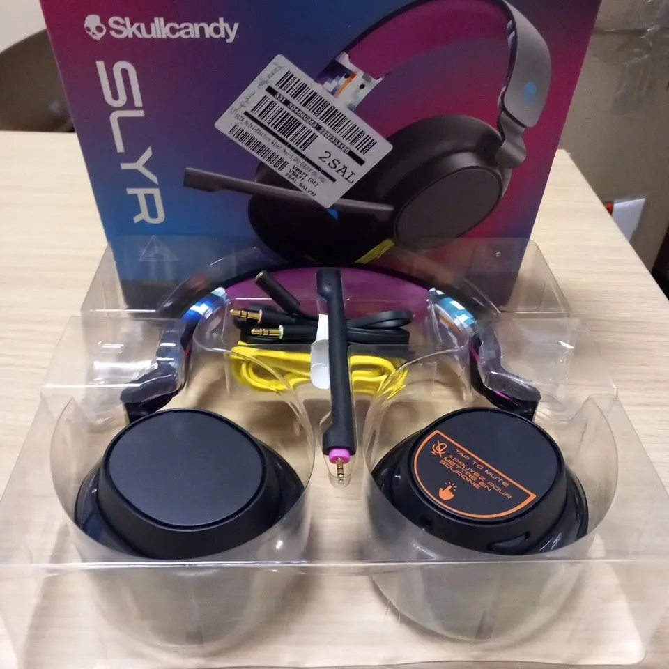 BOXED SKULLCANDY SLYR MULTI PLATFORM WIRED OVER EAR HEADPHONES