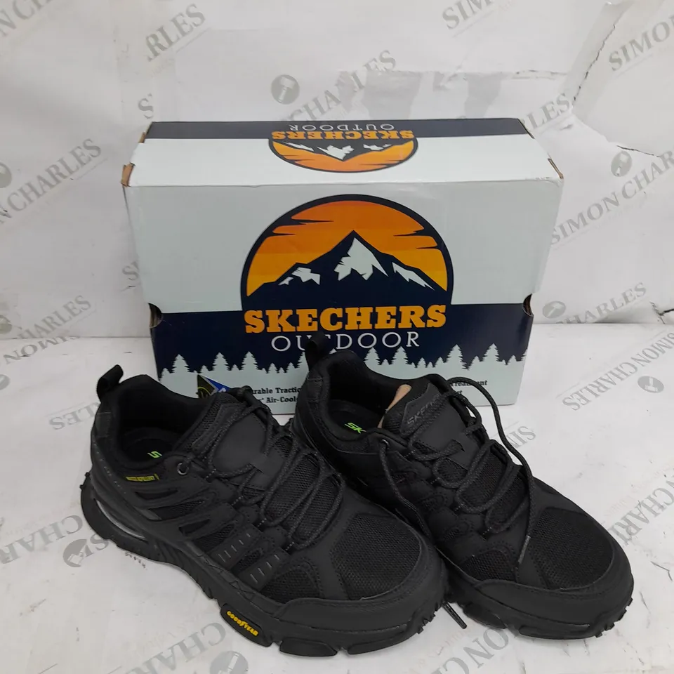 BOXED SKECHERS MEN'S SKECH-AIR ENVOY TRAINERS, BLACK - SIZE 7