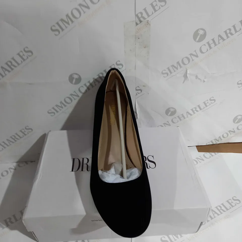 BOXED PAIR OF DREAM PAIRS LUVLY UK 10 BLACK HEELS 