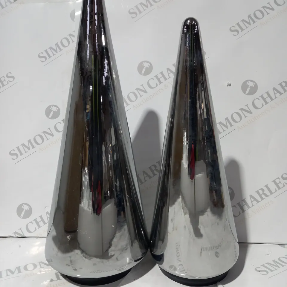 BOXED KELLY HOPPEN SET OF 2 INDOOR/OUTDOOR PRELIT GLASS DECOR - REFLECTIVE CONES